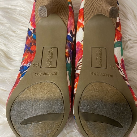 Multi color size 6.5 heels lightly worn. - Picture 4 of 5